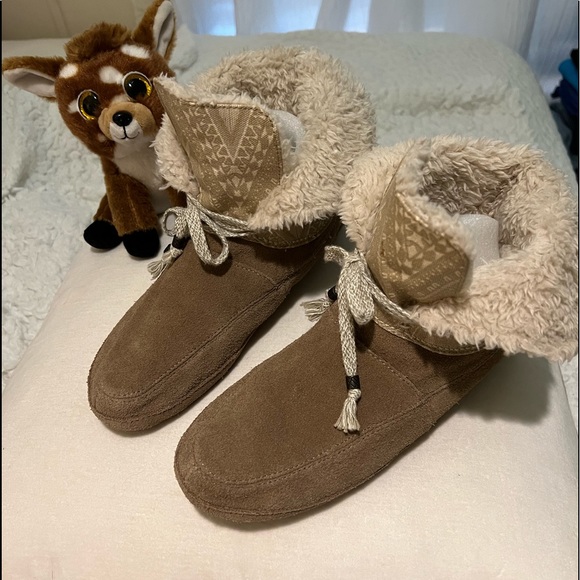 Sanuk Shoes - Sanuk booties…